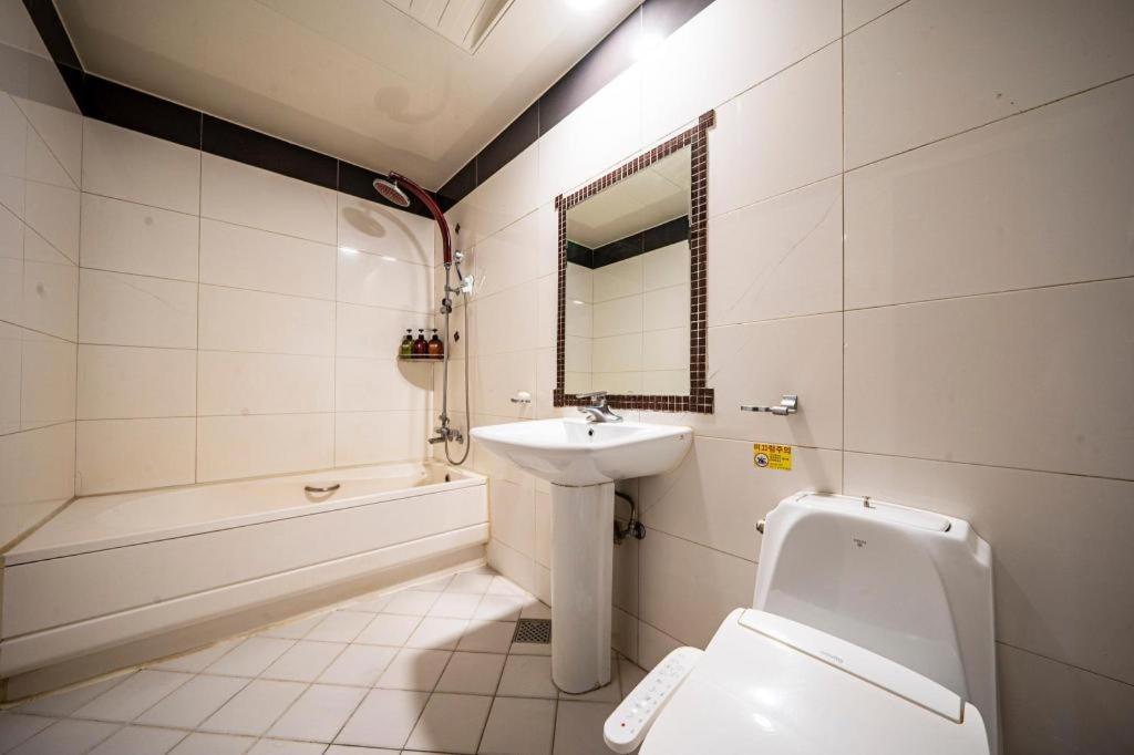 Sky Hotel Changwon Ngoại thất bức ảnh