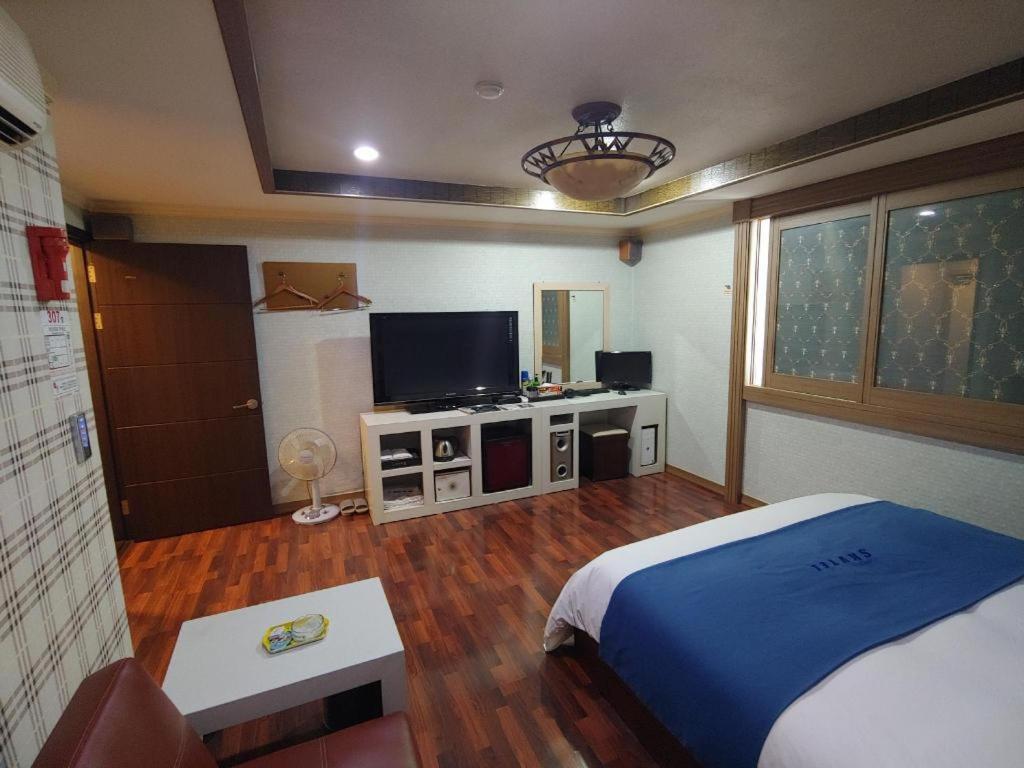 Sky Hotel Changwon Ngoại thất bức ảnh