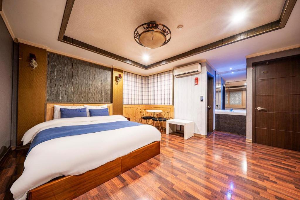 Sky Hotel Changwon Ngoại thất bức ảnh