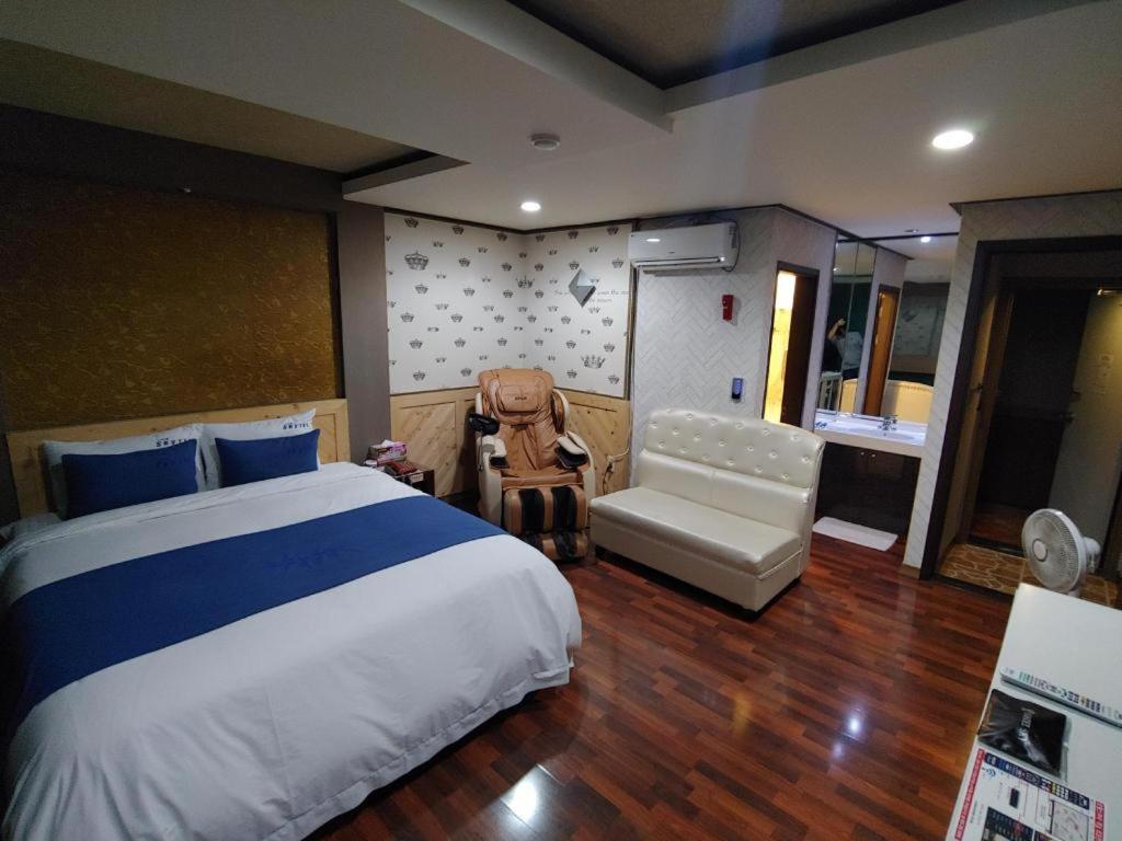Sky Hotel Changwon Ngoại thất bức ảnh