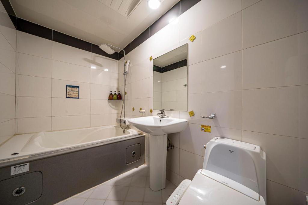 Sky Hotel Changwon Ngoại thất bức ảnh